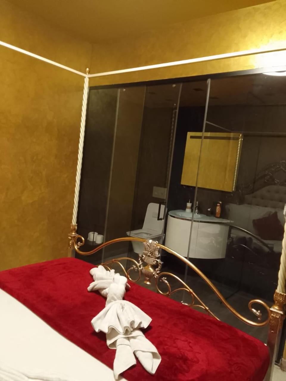 Hotel Artist *
