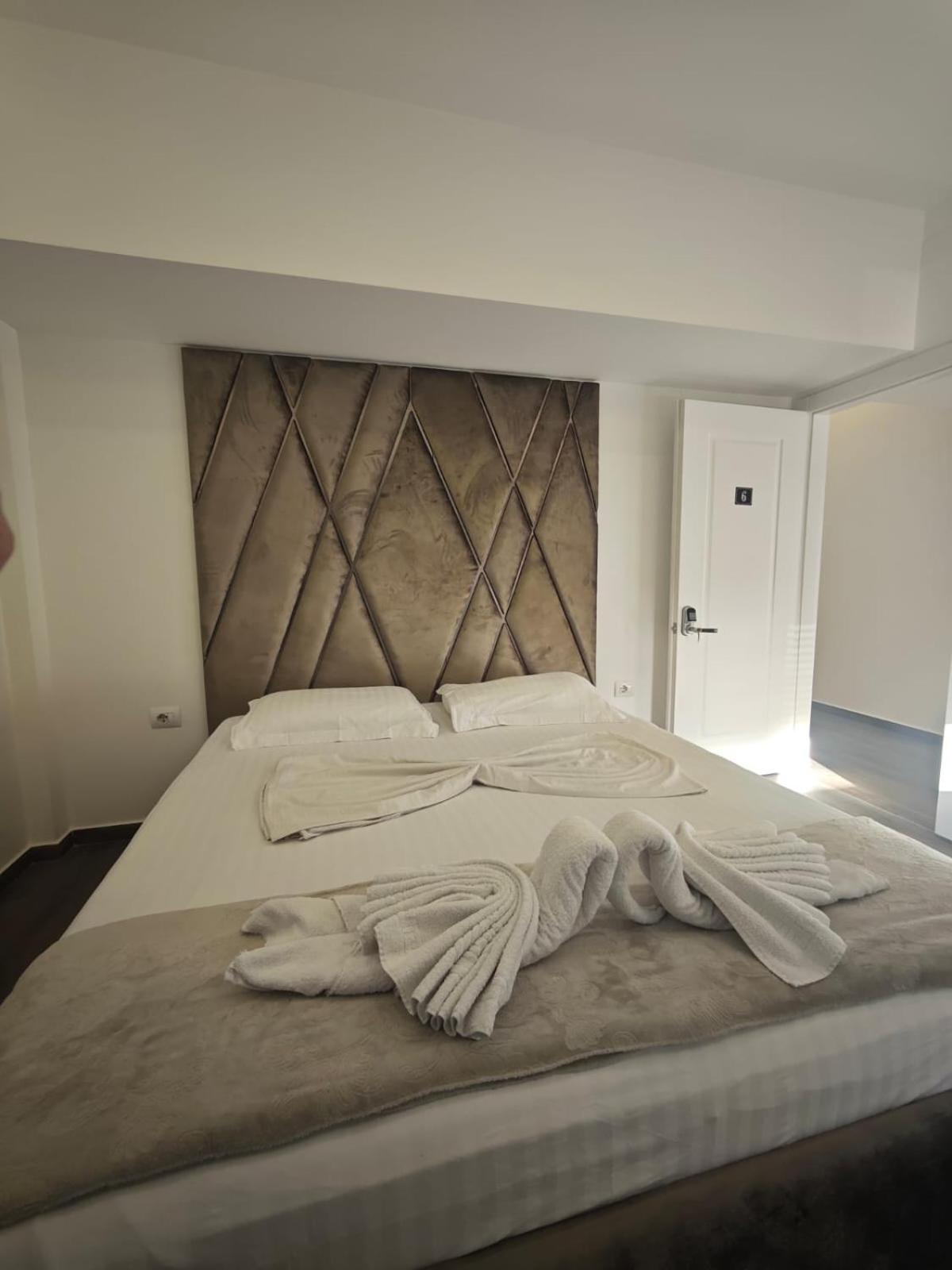 Hotel Artist *